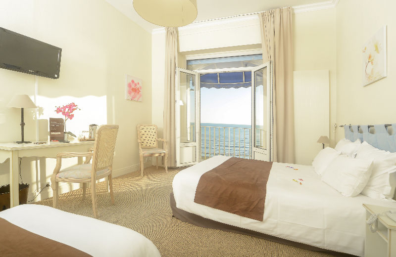 Cerise Royan - Le Grand Hotel De La Plage Exterior photo