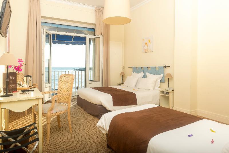 Cerise Royan - Le Grand Hotel De La Plage Exterior photo